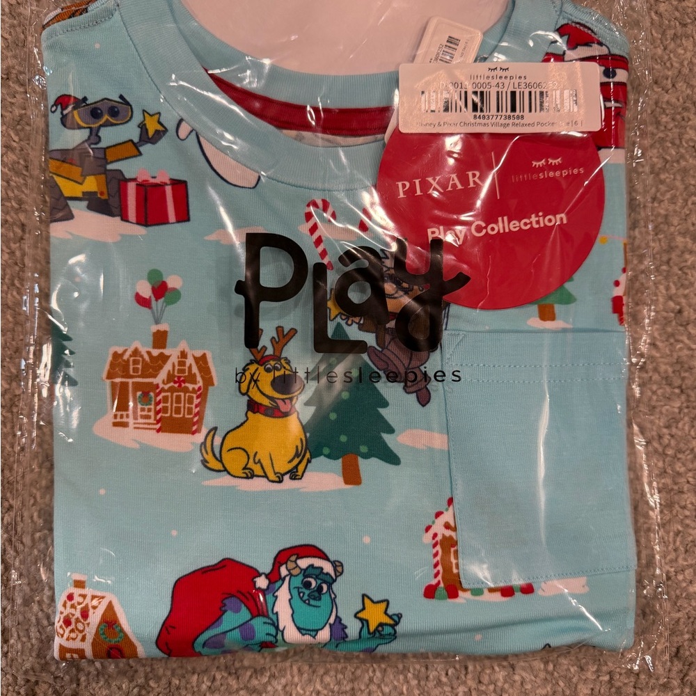 Pixar Play Little Sleepies Christmas Village Relaxed Pocket Tee 6 NEW